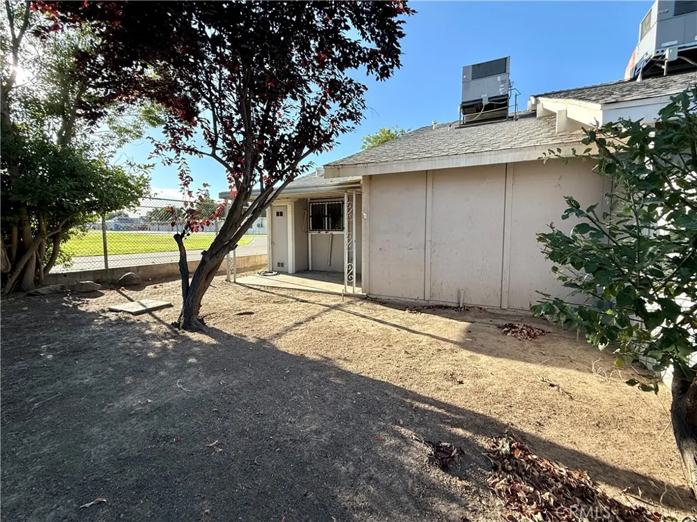 1027 W Dakota #113 Fresno, CA 93705
