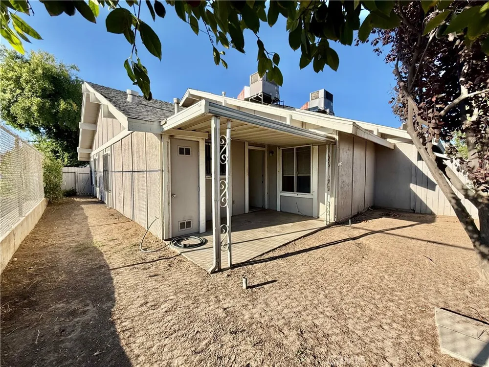 1027 W Dakota #113 Fresno, CA 93705