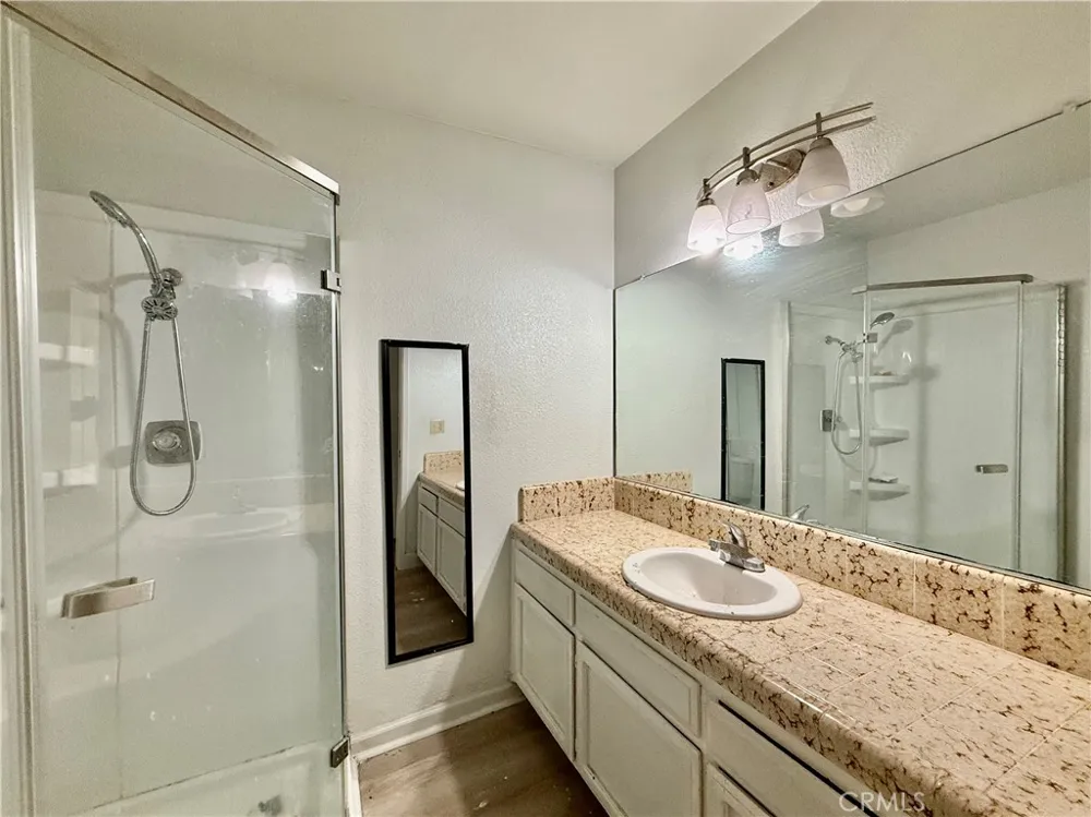 1027 W Dakota #113 Fresno, CA 93705