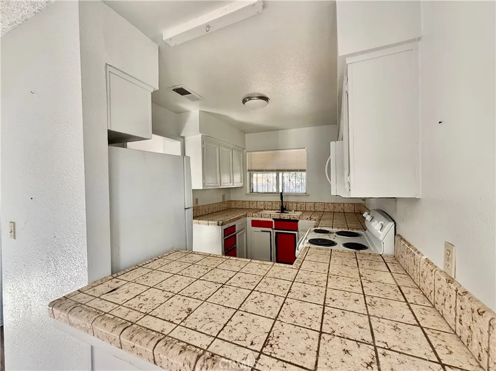1027 W Dakota #113 Fresno, CA 93705