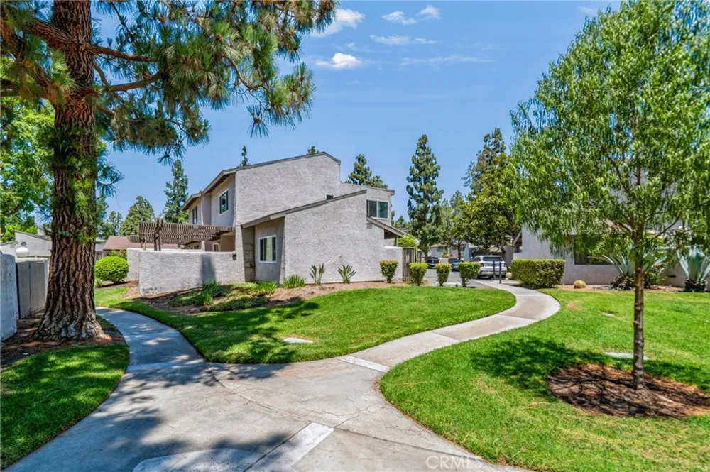 3002 E Via Siena Anaheim, CA 92806