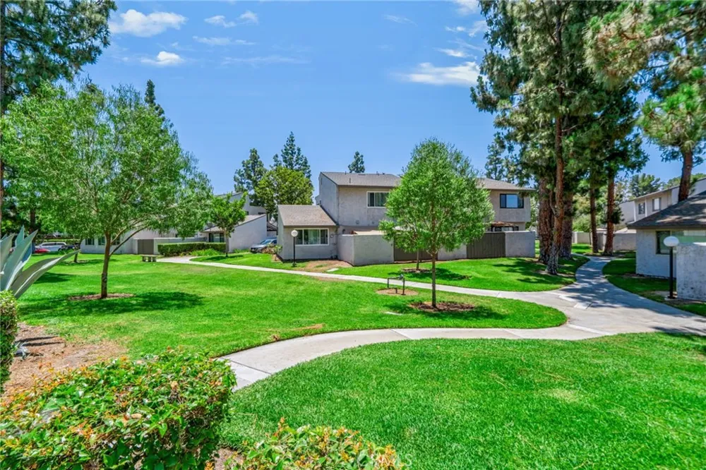 3002 E Via Siena Anaheim, CA 92806