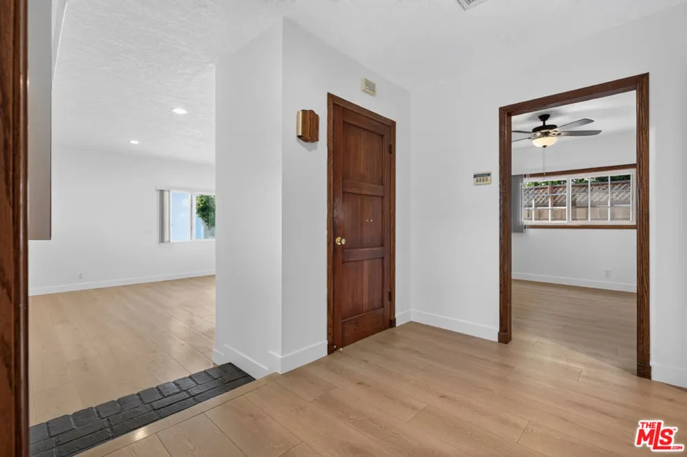 1811 Avon Street Burbank, CA 91505