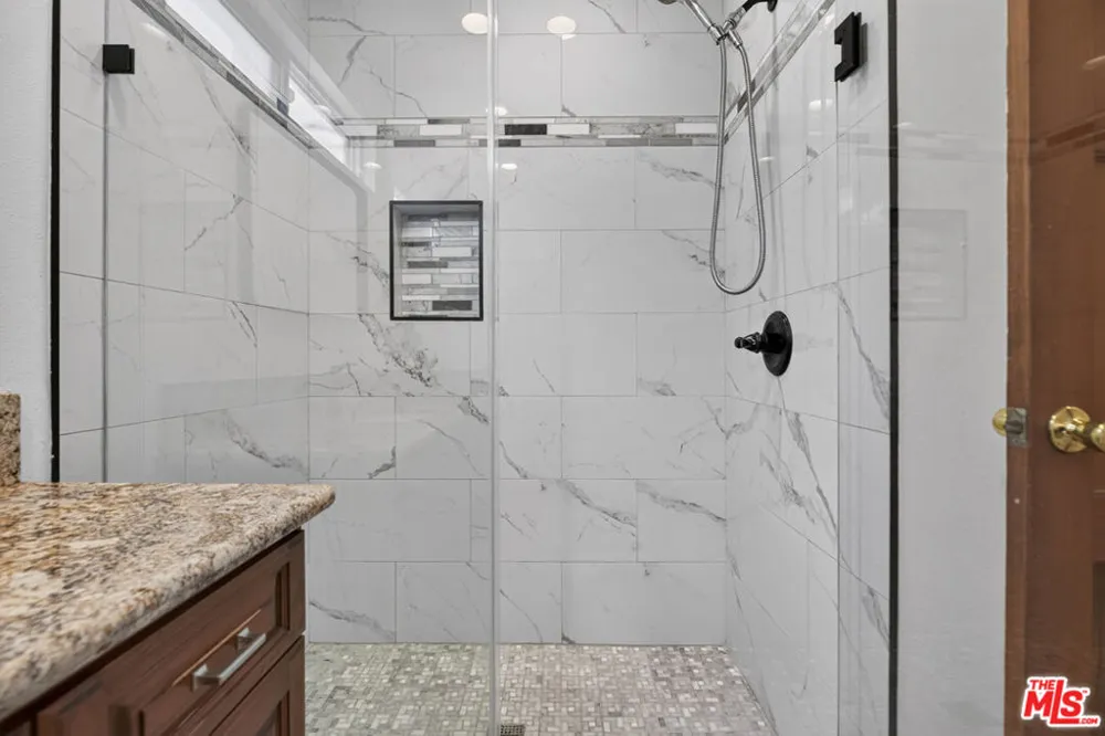1811 Avon Street Burbank, CA 91505