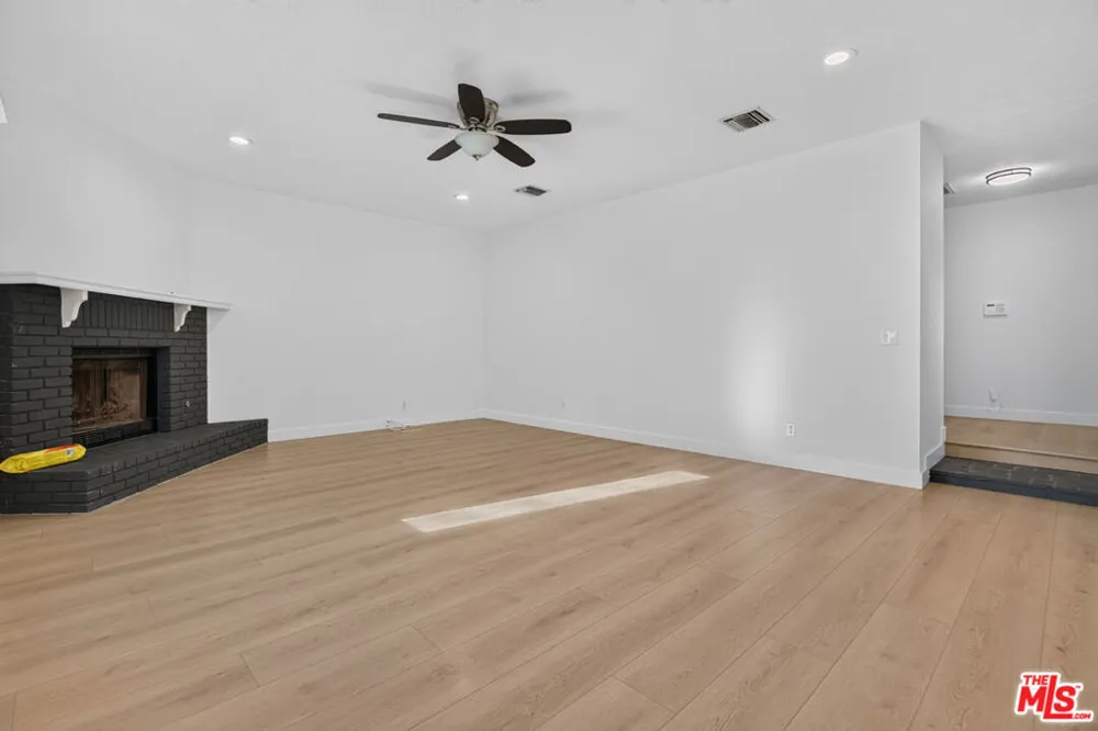 1811 Avon Street Burbank, CA 91505