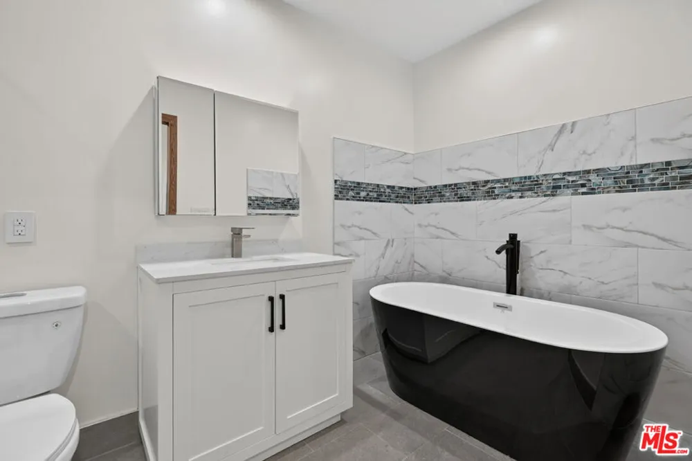 1811 Avon Street Burbank, CA 91505