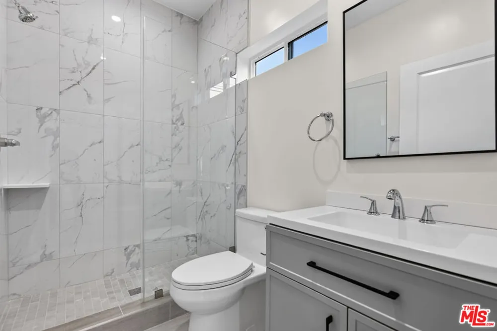 1811 Avon Street Burbank, CA 91505