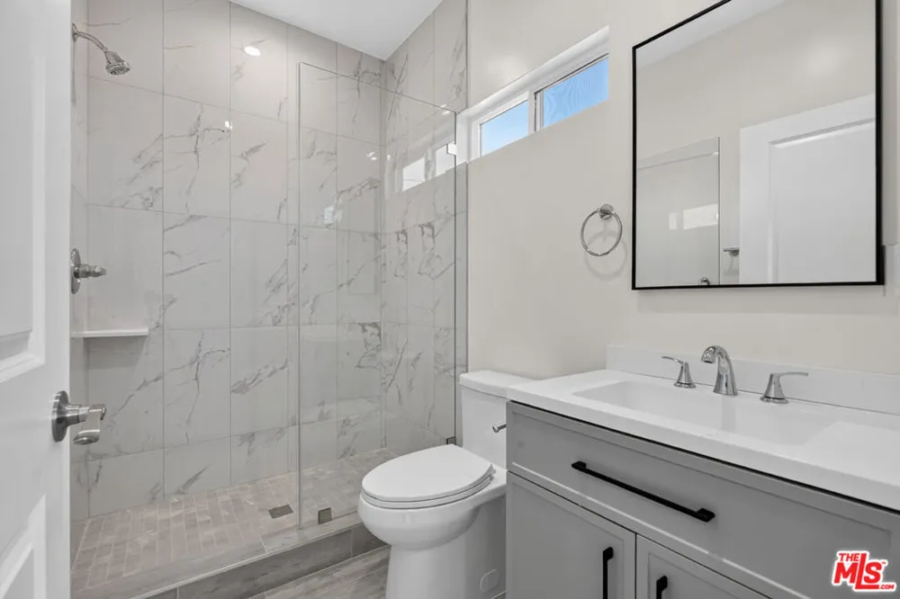 1811 Avon Street Burbank, CA 91505