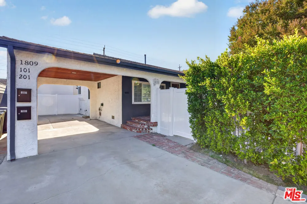 1811 Avon Street Burbank, CA 91505
