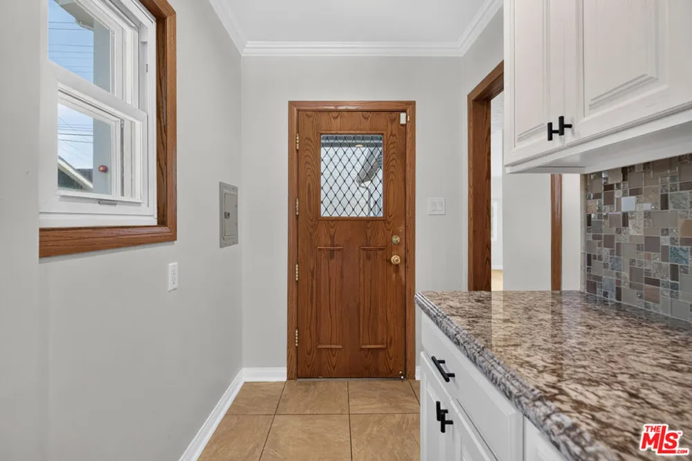 1811 Avon Street Burbank, CA 91505