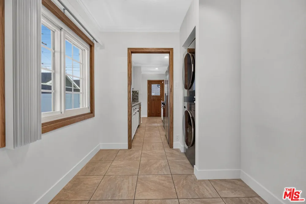 1811 Avon Street Burbank, CA 91505