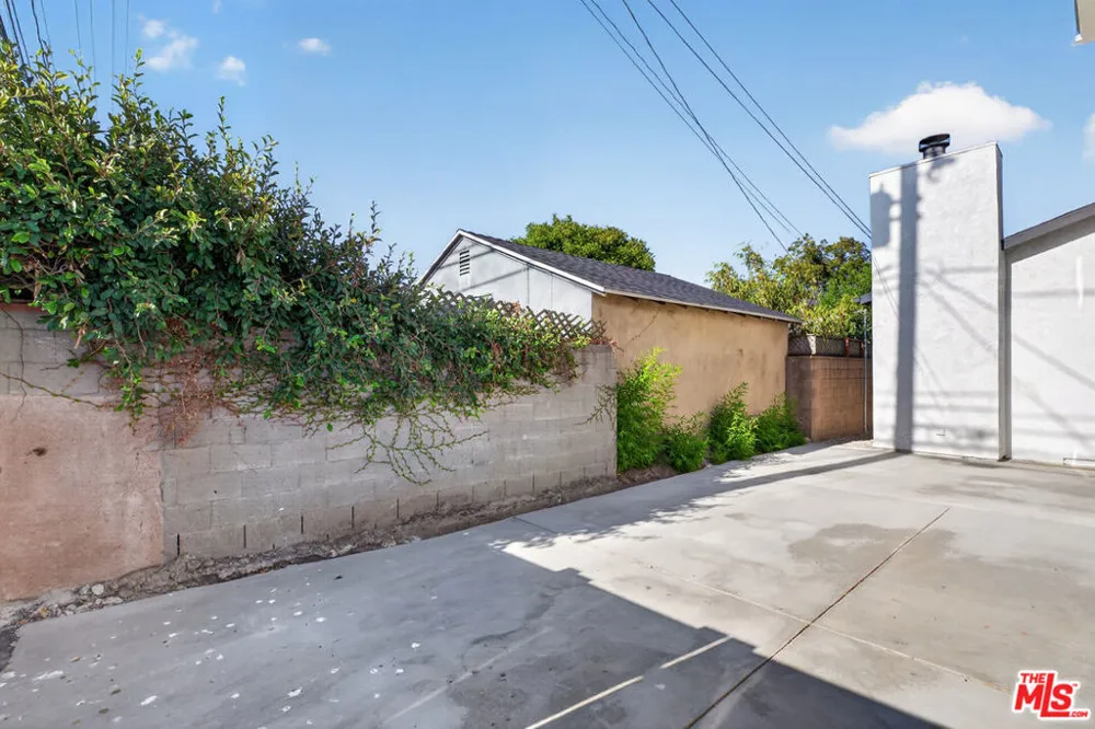 1811 Avon Street Burbank, CA 91505