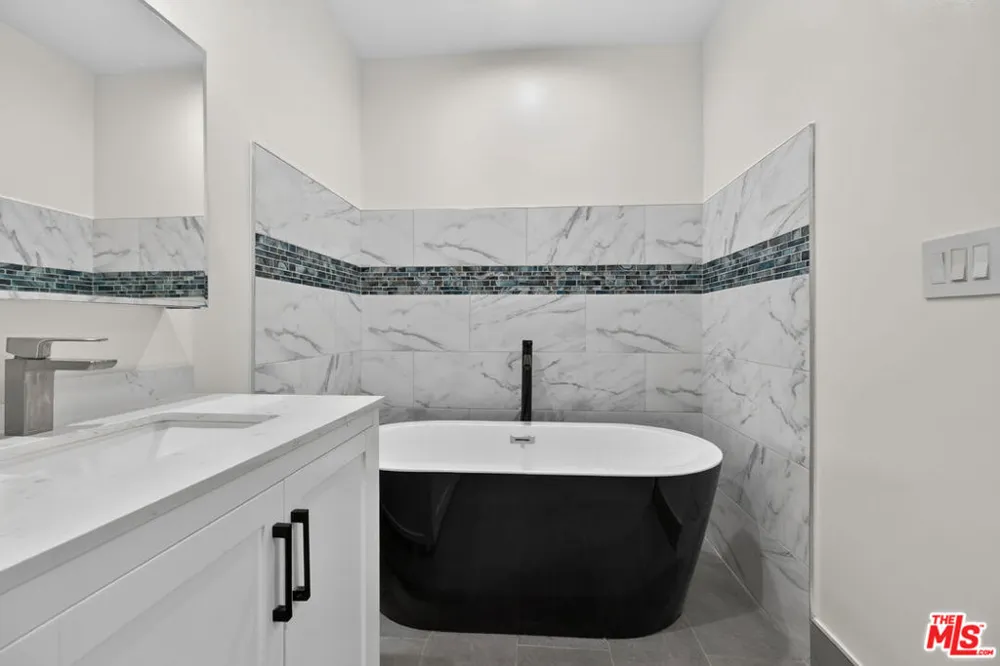1811 Avon Street Burbank, CA 91505