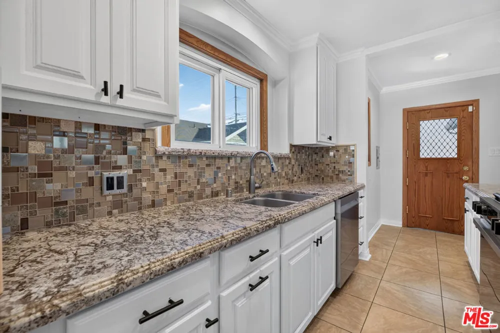 1811 Avon Street Burbank, CA 91505