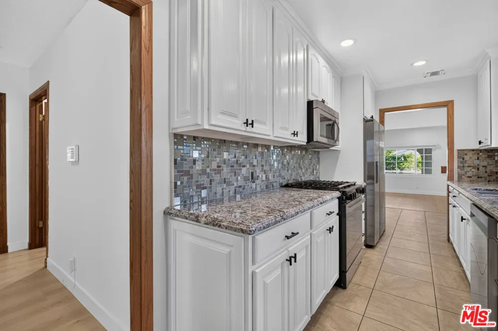 1811 Avon Street Burbank, CA 91505