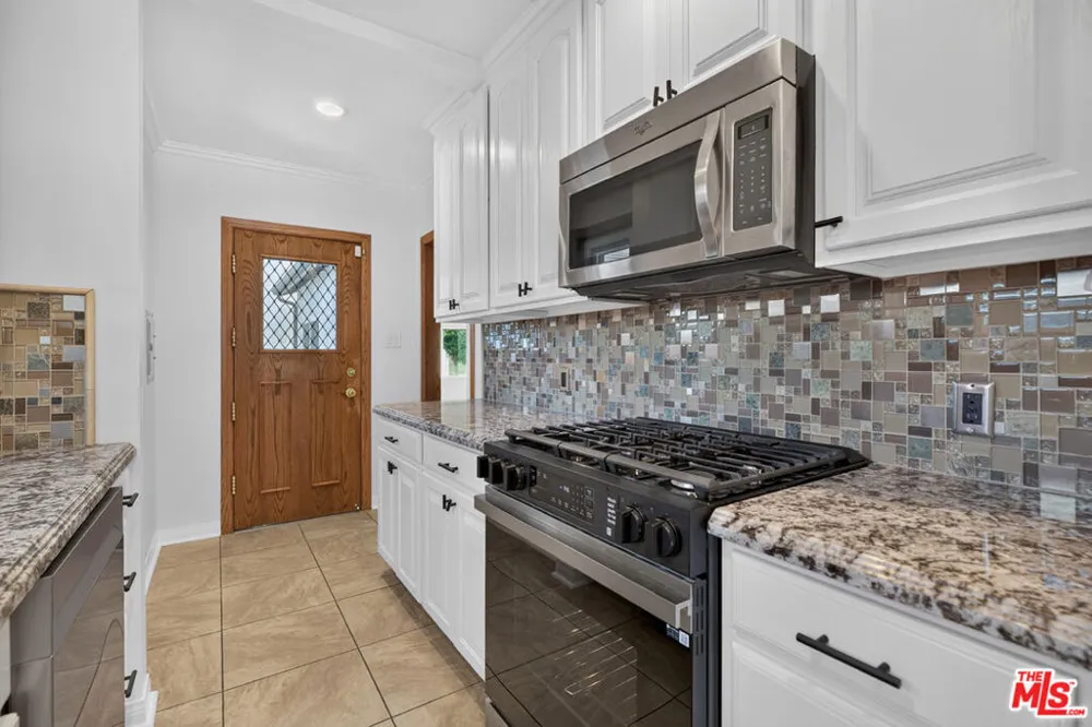 1811 Avon Street Burbank, CA 91505