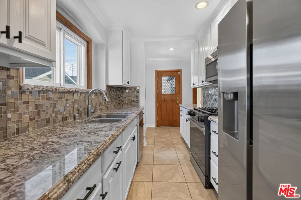 1811 Avon Street Burbank, CA 91505