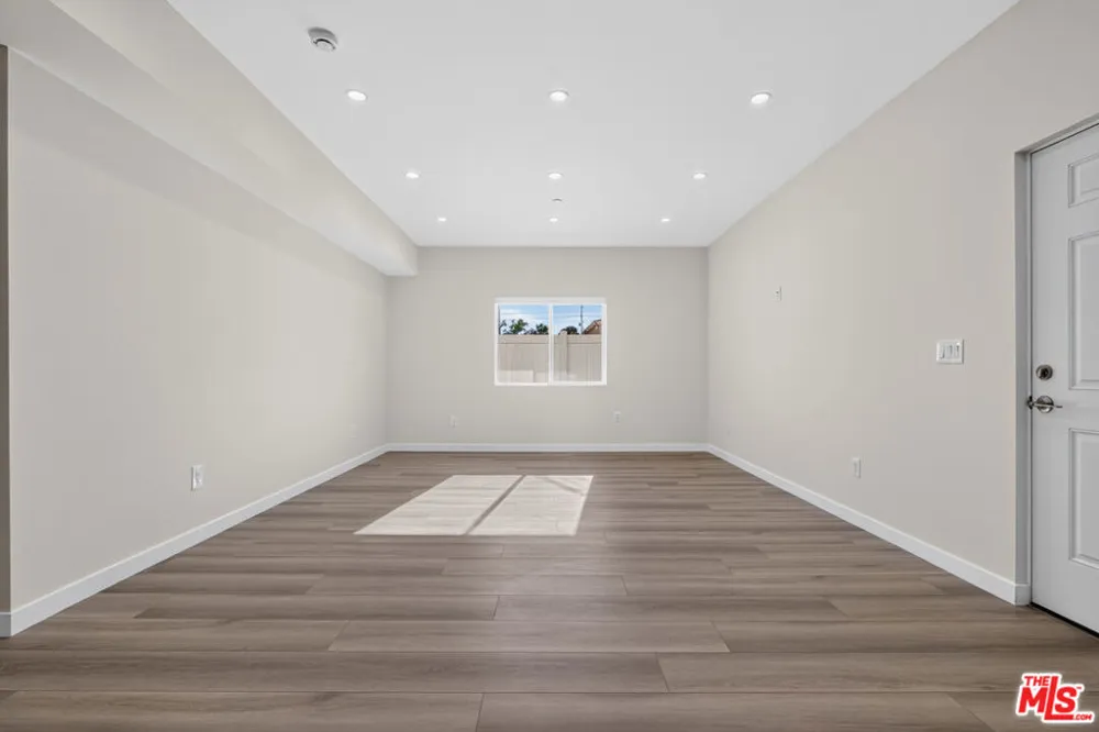 1811 Avon Street Burbank, CA 91505