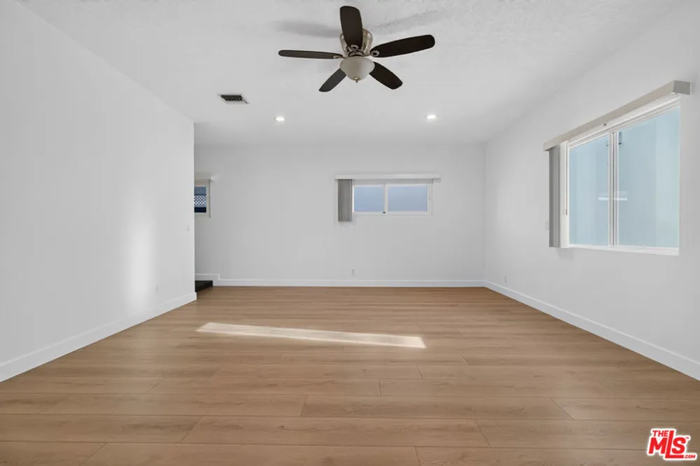 1811 Avon Street Burbank, CA 91505