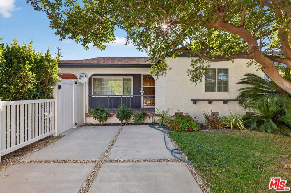 1811 Avon Street Burbank, CA 91505