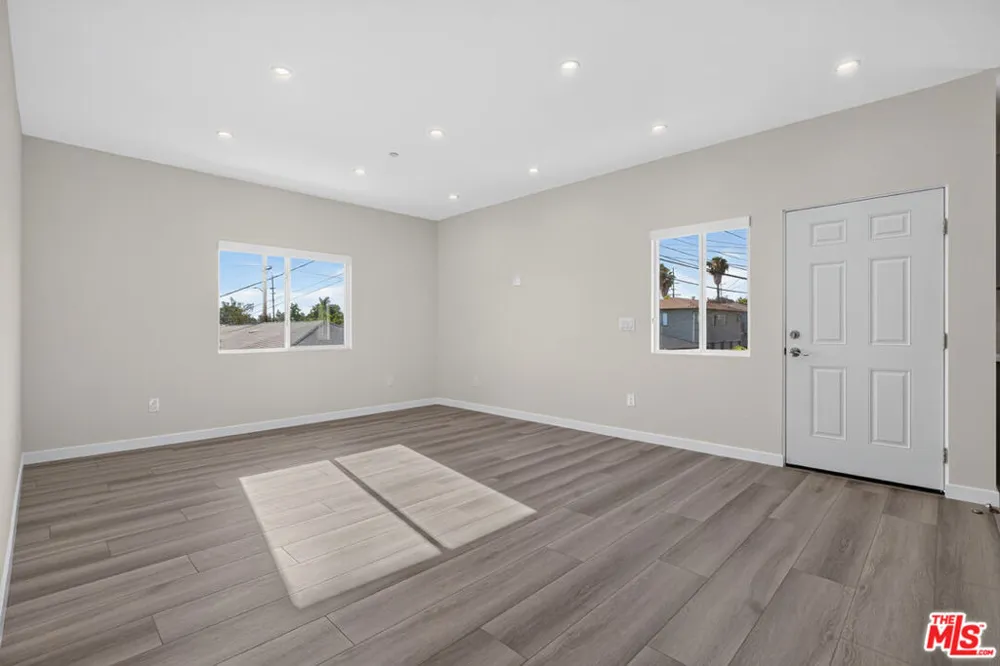 1811 Avon Street Burbank, CA 91505