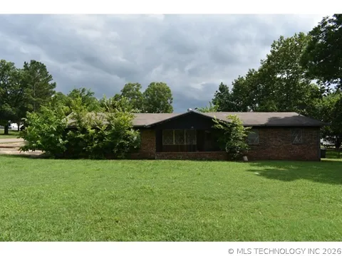 801 NW Redbud Street