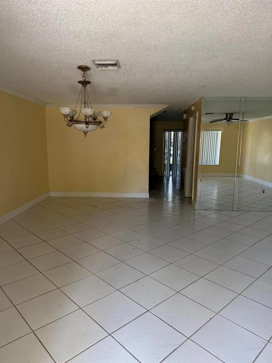 9741 NW 37th Street Sunrise, FL 33351