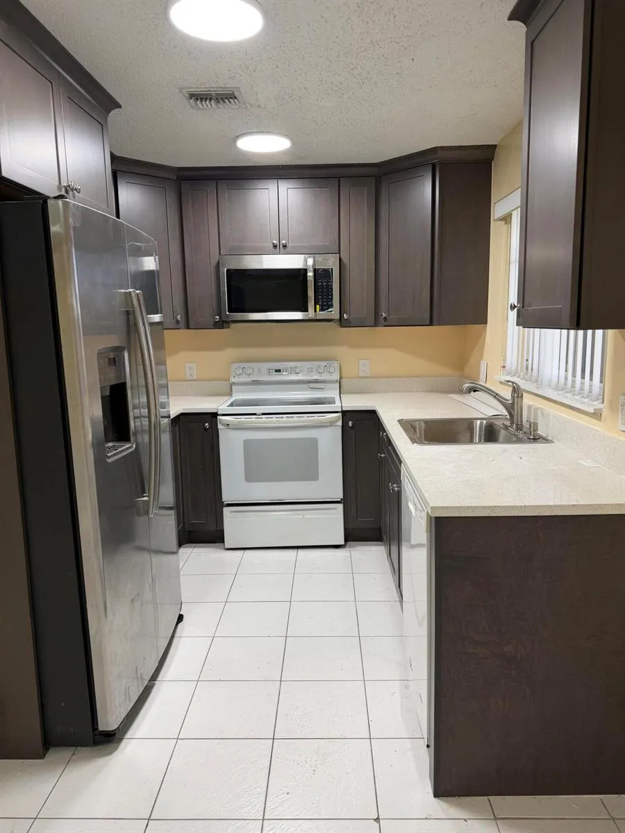 9741 NW 37th Street Sunrise, FL 33351