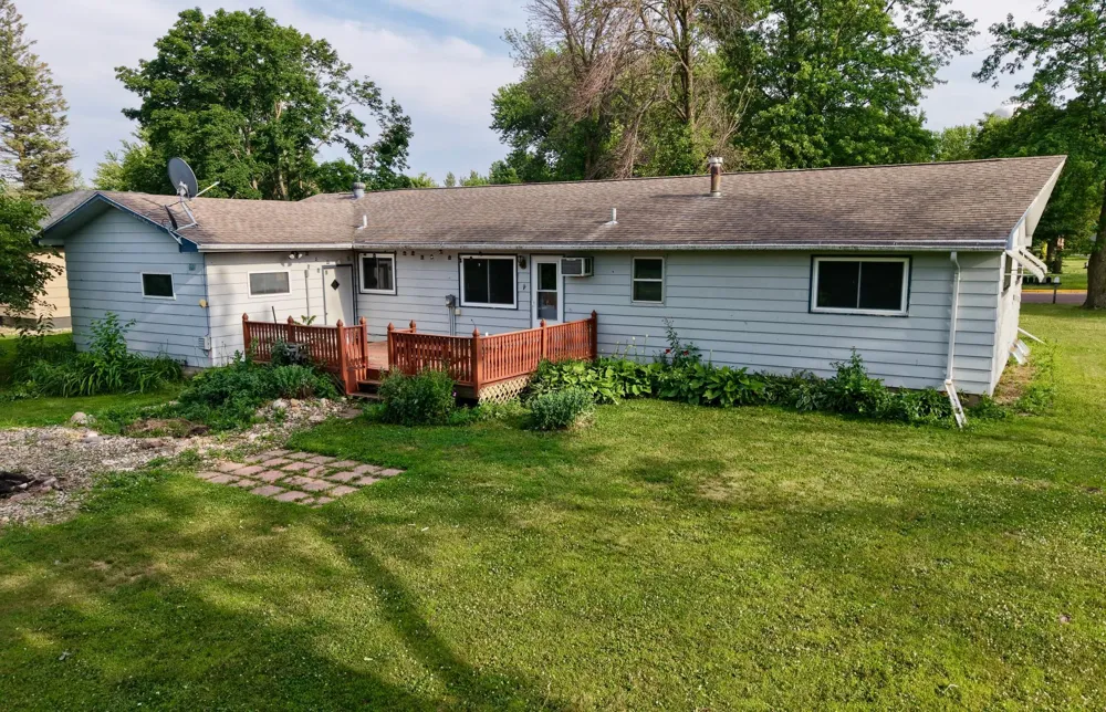 1519 6th Avenue Mountain Lake, MN 56159