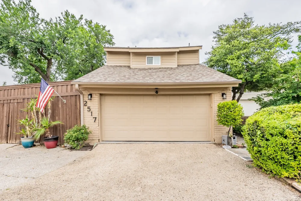 2517 Country Place Carrollton, TX 75006