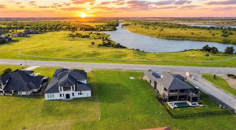 320 Country Club Boulevard Portland, TX 78374