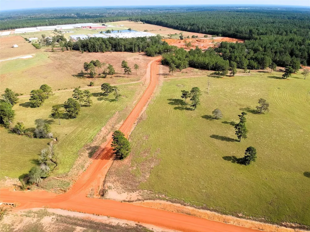 84 Lakeland Loop Hillister, TX 77624