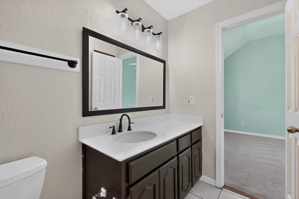 712 Regalwood Drive DeSoto, TX 75115