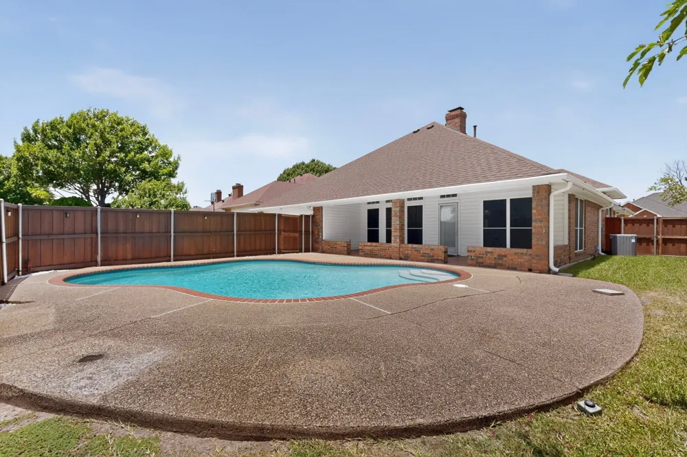 712 Regalwood Drive DeSoto, TX 75115