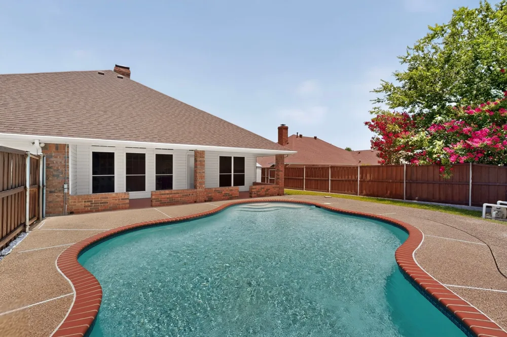 712 Regalwood Drive DeSoto, TX 75115