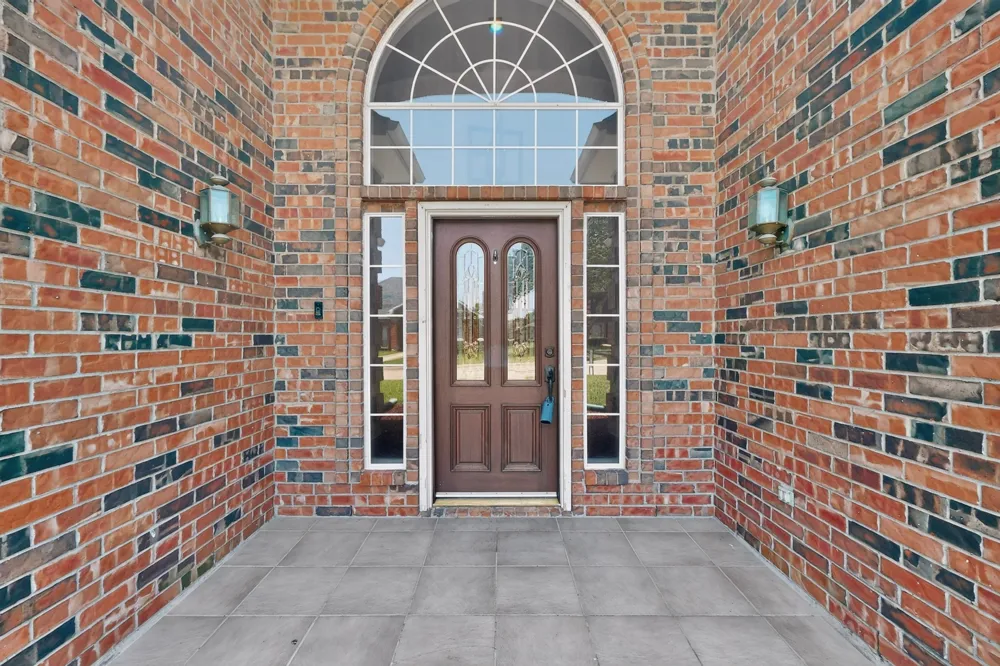 712 Regalwood Drive DeSoto, TX 75115