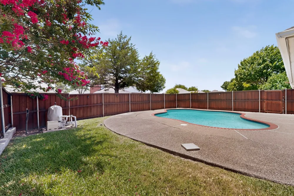 712 Regalwood Drive DeSoto, TX 75115