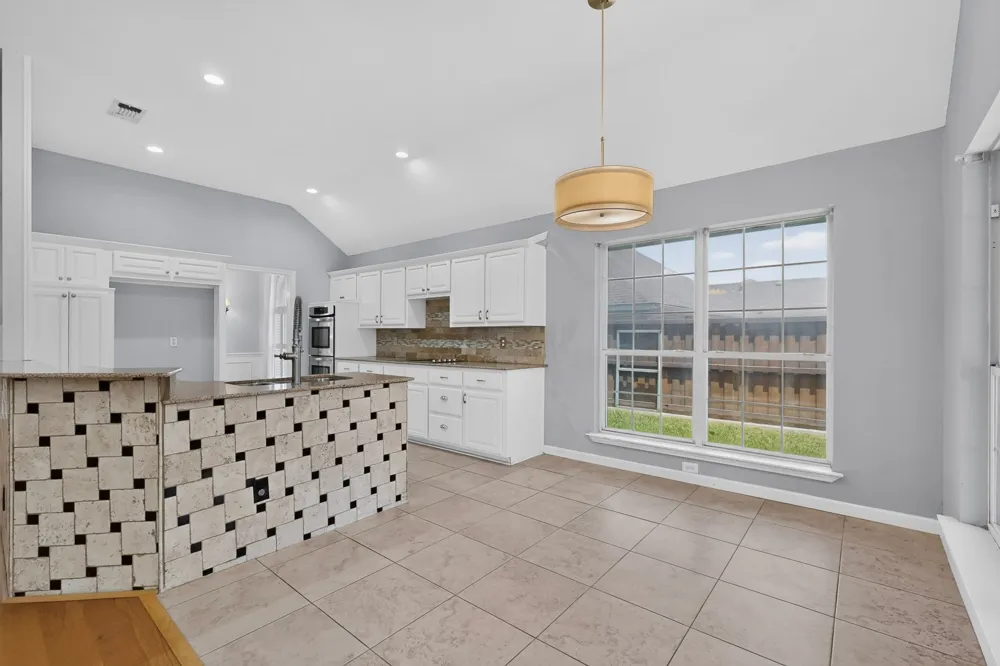 712 Regalwood Drive DeSoto, TX 75115
