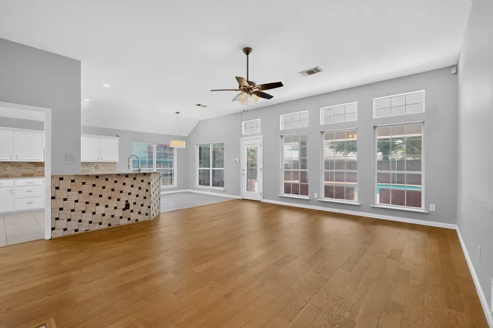 712 Regalwood Drive DeSoto, TX 75115