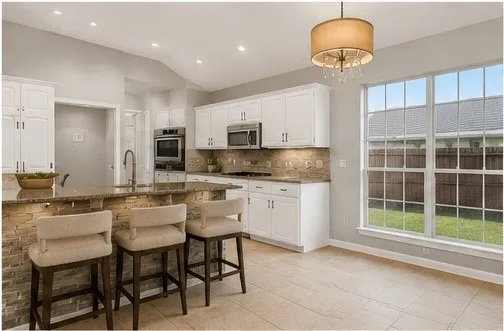 712 Regalwood Drive DeSoto, TX 75115
