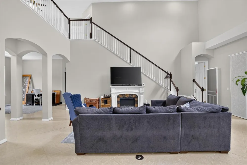 10103 DEERCLIFF DRIVE Tampa, FL 33647