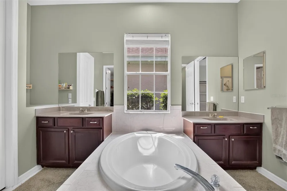 10103 DEERCLIFF DRIVE Tampa, FL 33647