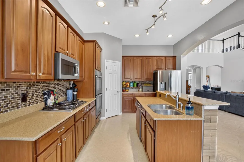 10103 DEERCLIFF DRIVE Tampa, FL 33647