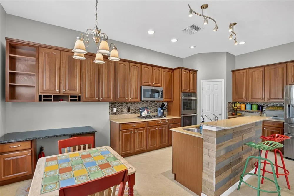 10103 DEERCLIFF DRIVE Tampa, FL 33647