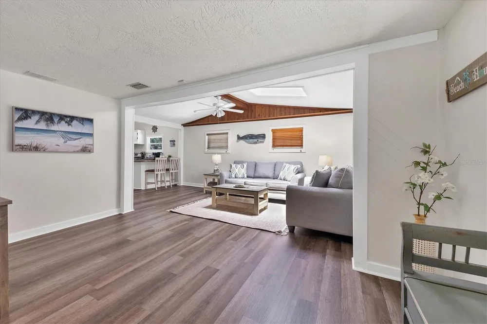 900 BEVERLY AVENUE Largo, FL 33770