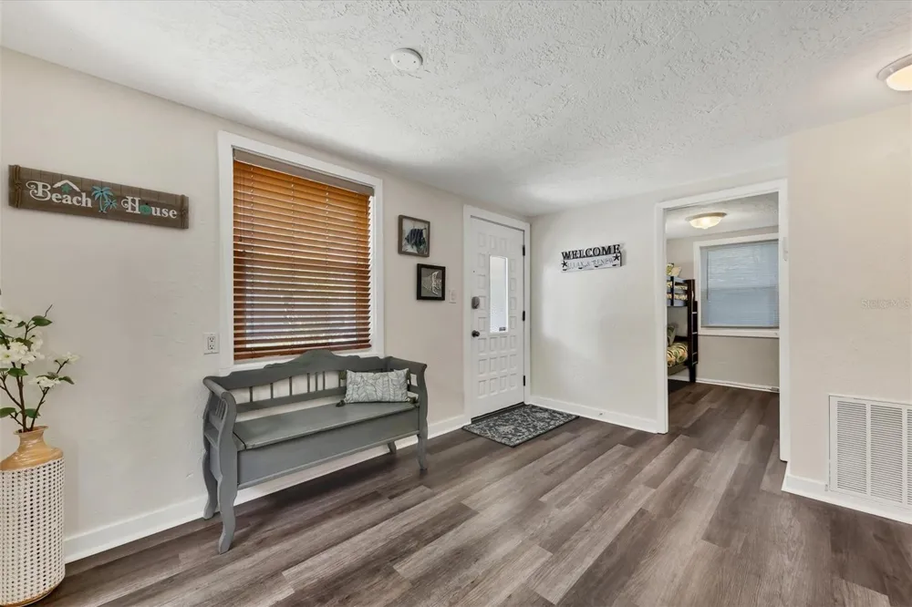 900 BEVERLY AVENUE Largo, FL 33770