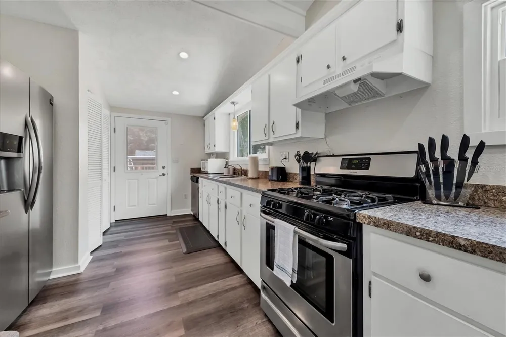 900 BEVERLY AVENUE Largo, FL 33770