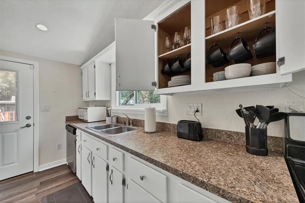 900 BEVERLY AVENUE Largo, FL 33770