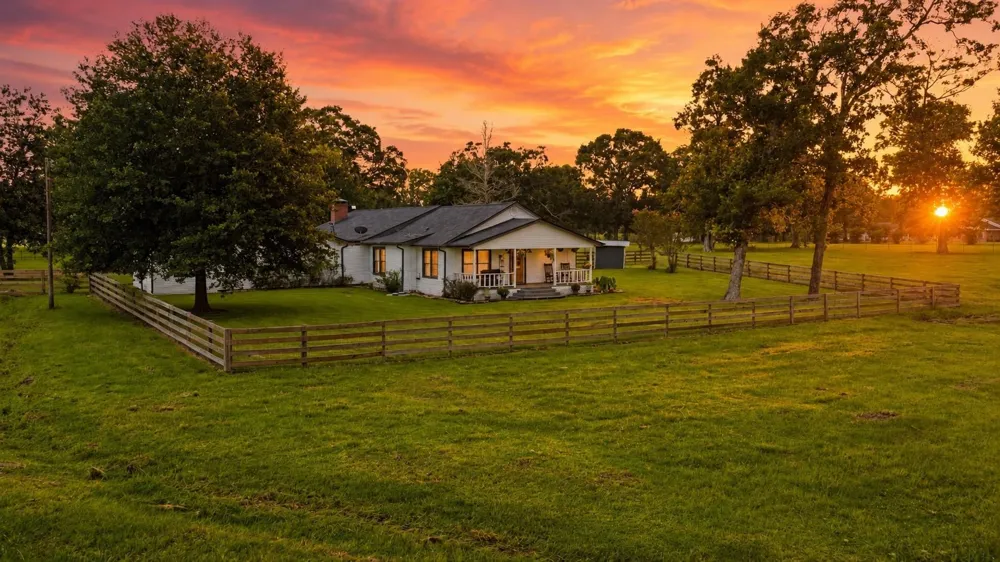100 E Hill Ranch Lane New Waverly, TX 77358