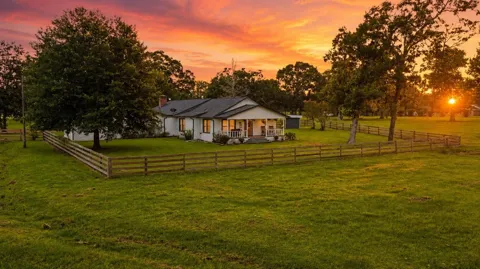 100 E Hill Ranch Lane